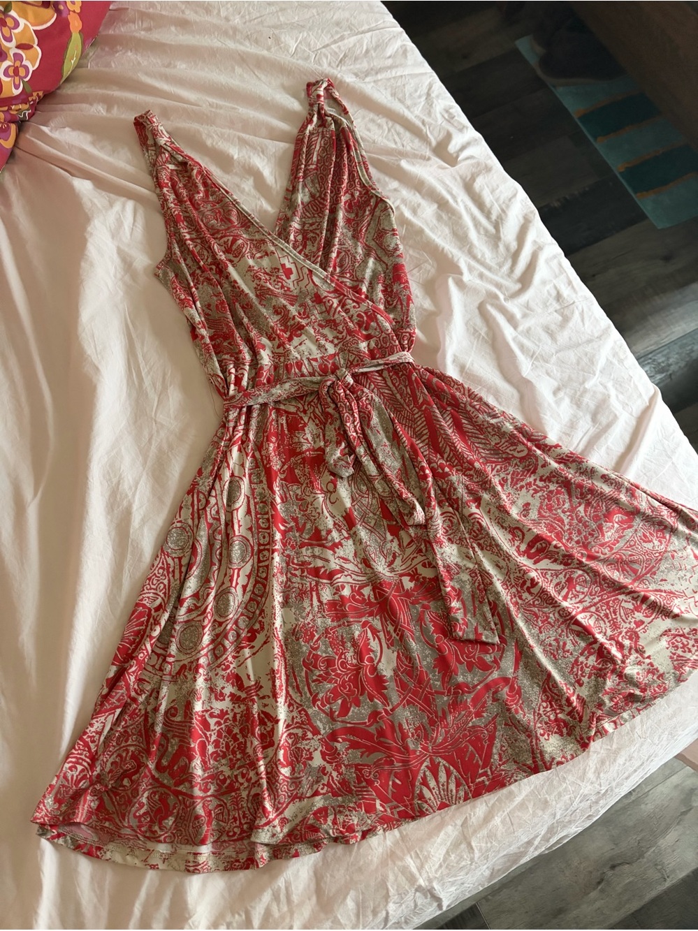 DO+BE Red and Beige Wrap Dress with Tie Waist Size Large. EUC. Vintage.